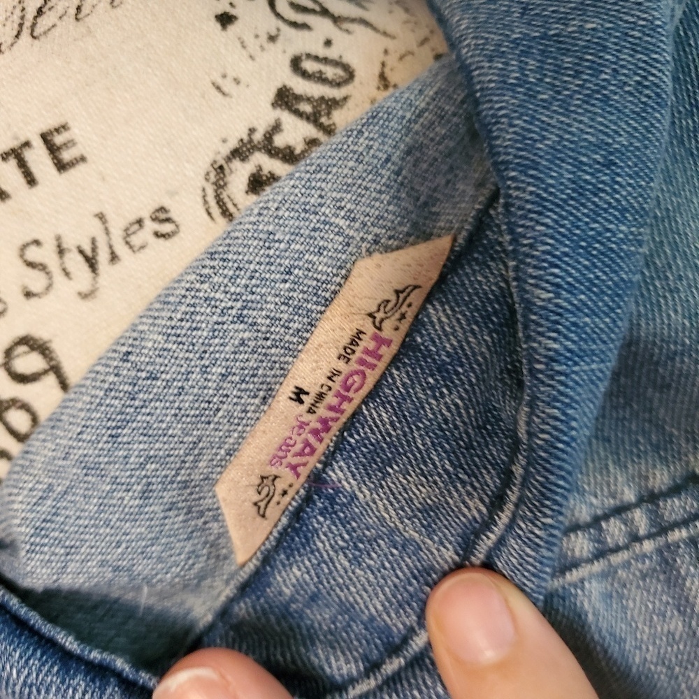 Distressed Jean's jacket - Picture 3 of 6
